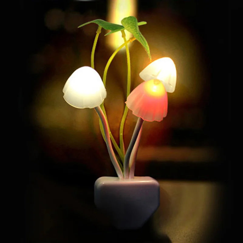 Color-Changing Mushroom Night Light with Light Sensor – Plug-In LED Lamp for Kids & Cozy Decor (EU/US Plug)
