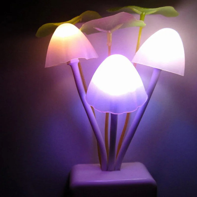 Color-Changing Mushroom Night Light with Light Sensor – Plug-In LED Lamp for Kids & Cozy Decor (EU/US Plug)