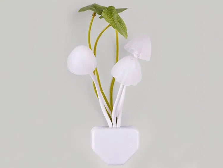 Color-Changing Mushroom Night Light with Light Sensor – Plug-In LED Lamp for Kids & Cozy Decor (EU/US Plug)